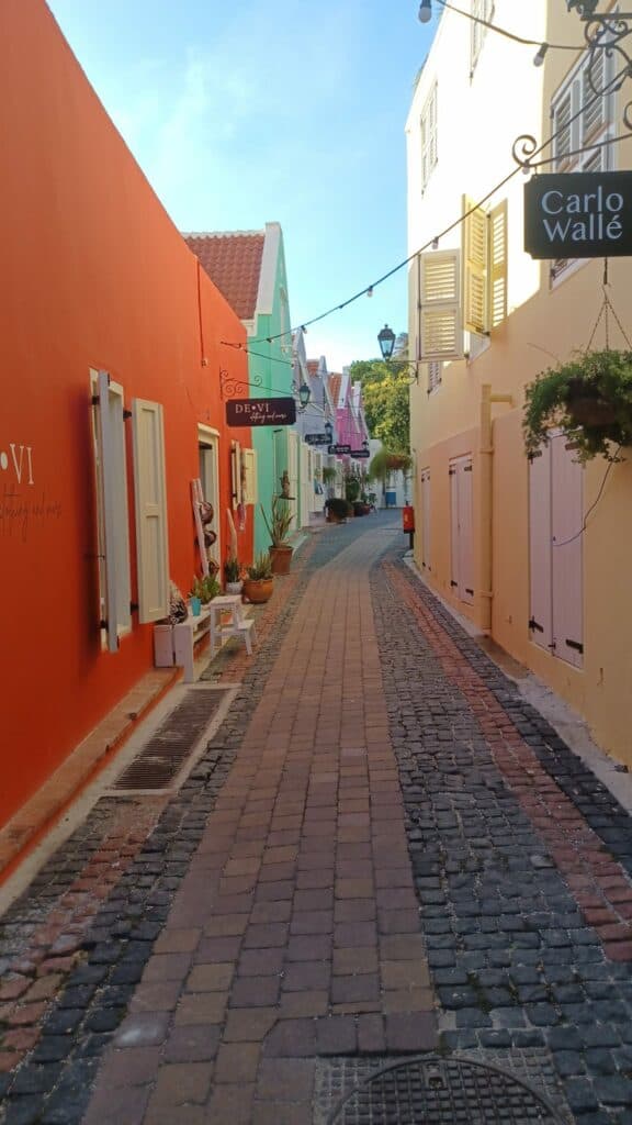 Curaçao Activities - City Walk Otrobanda